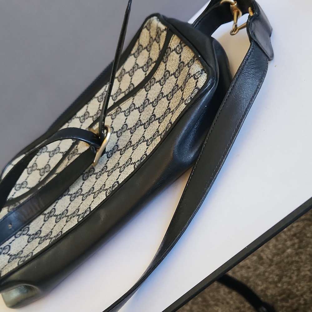 Vintage Gucci Monogram Black and Cream Shoulder/Crossbody Bag- Horsebit Details - Picture 16 of 16